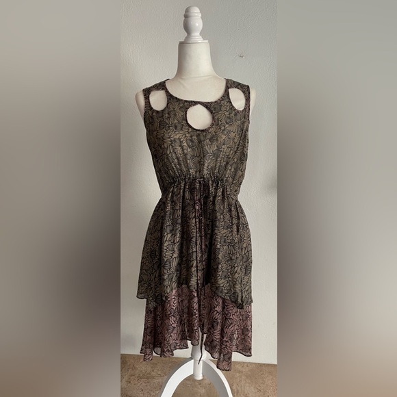 SARAH LILLER SAN Francisco Patterned Layered Dress w/ Cutouts - Picture 1 of 5